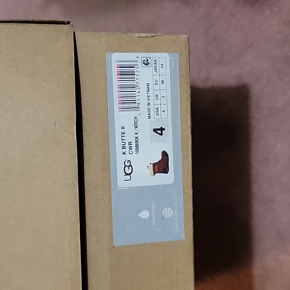 Ugg Butte ll CWR Boots - Picture 4 of 4